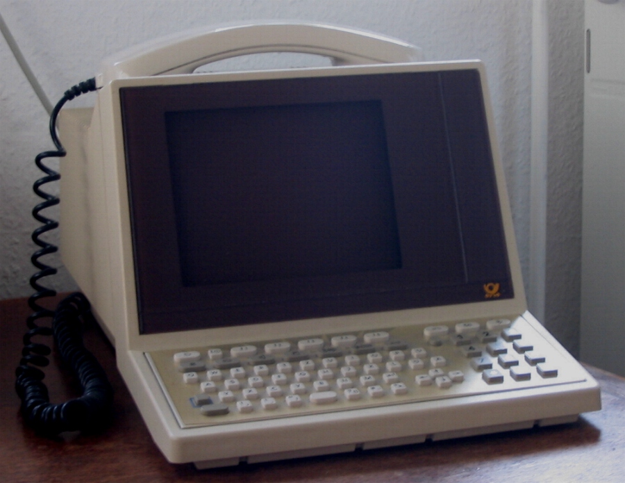 Multifunktionales Telefon 12, a BTX/telephone hybrid