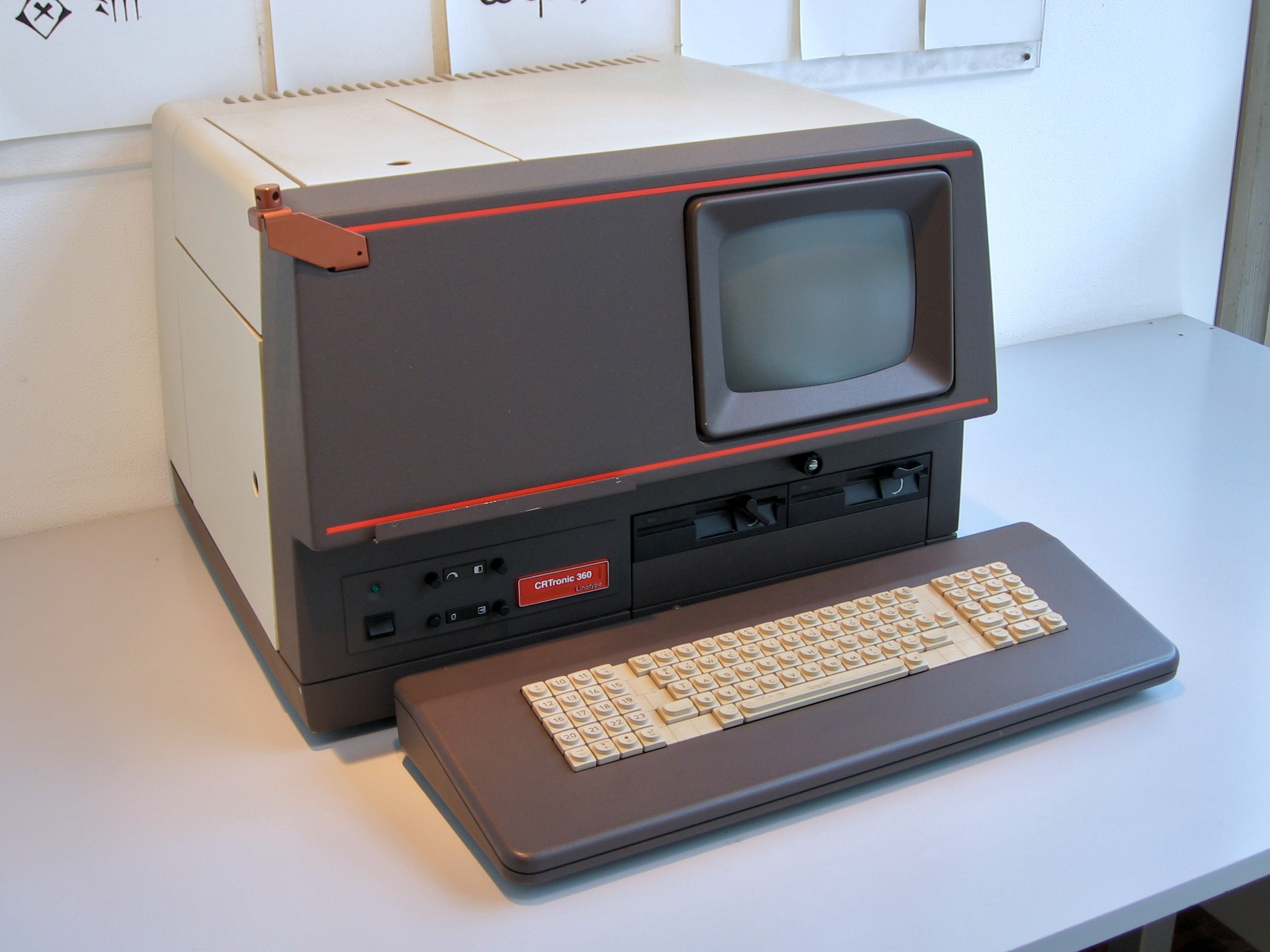 Linotype CRTronic archival photograph