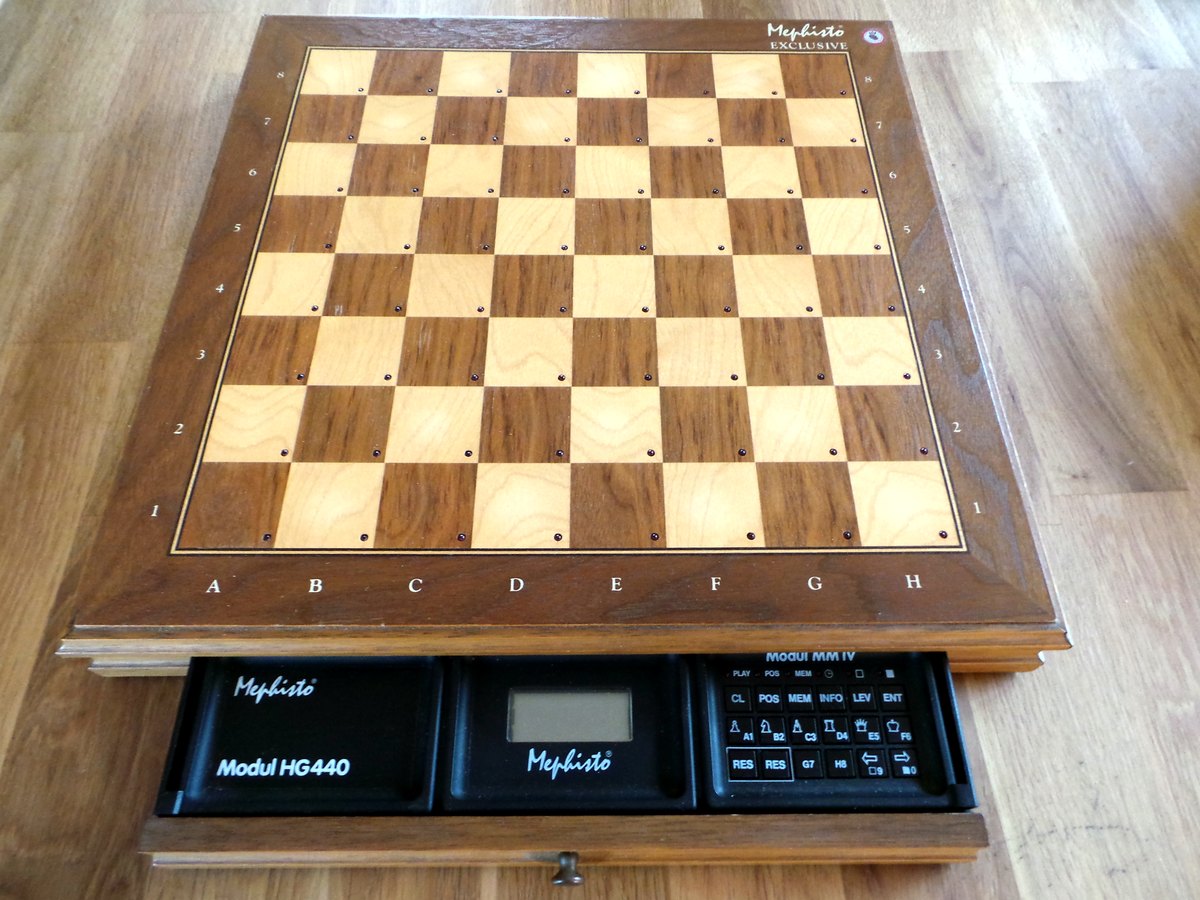 Mephisto Modular Autosensory Chess Board archival photograph