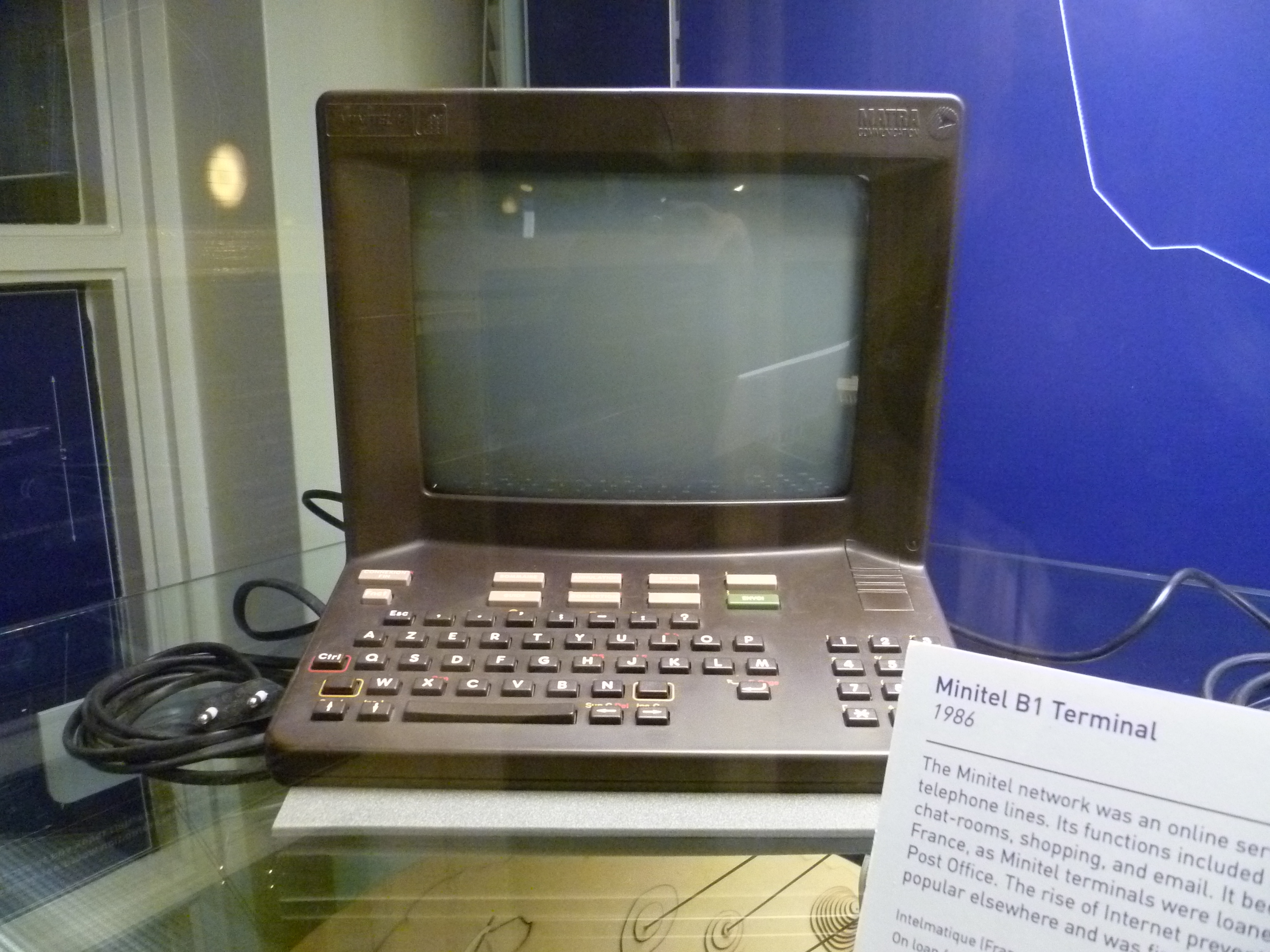 Minitel 1B terminal (1986) powered on, showing Videotex content on the 40-column display