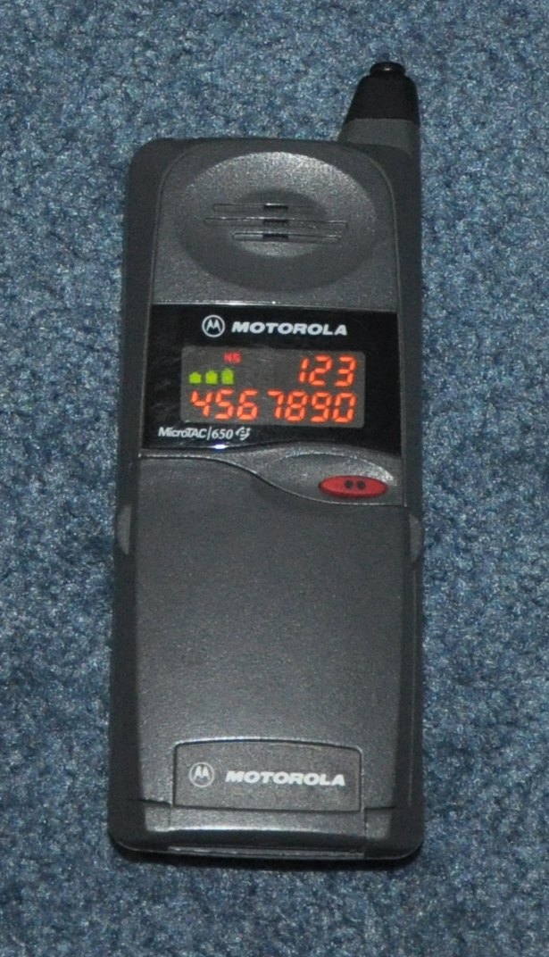 Motorola MicroTAC (1989) archival photograph