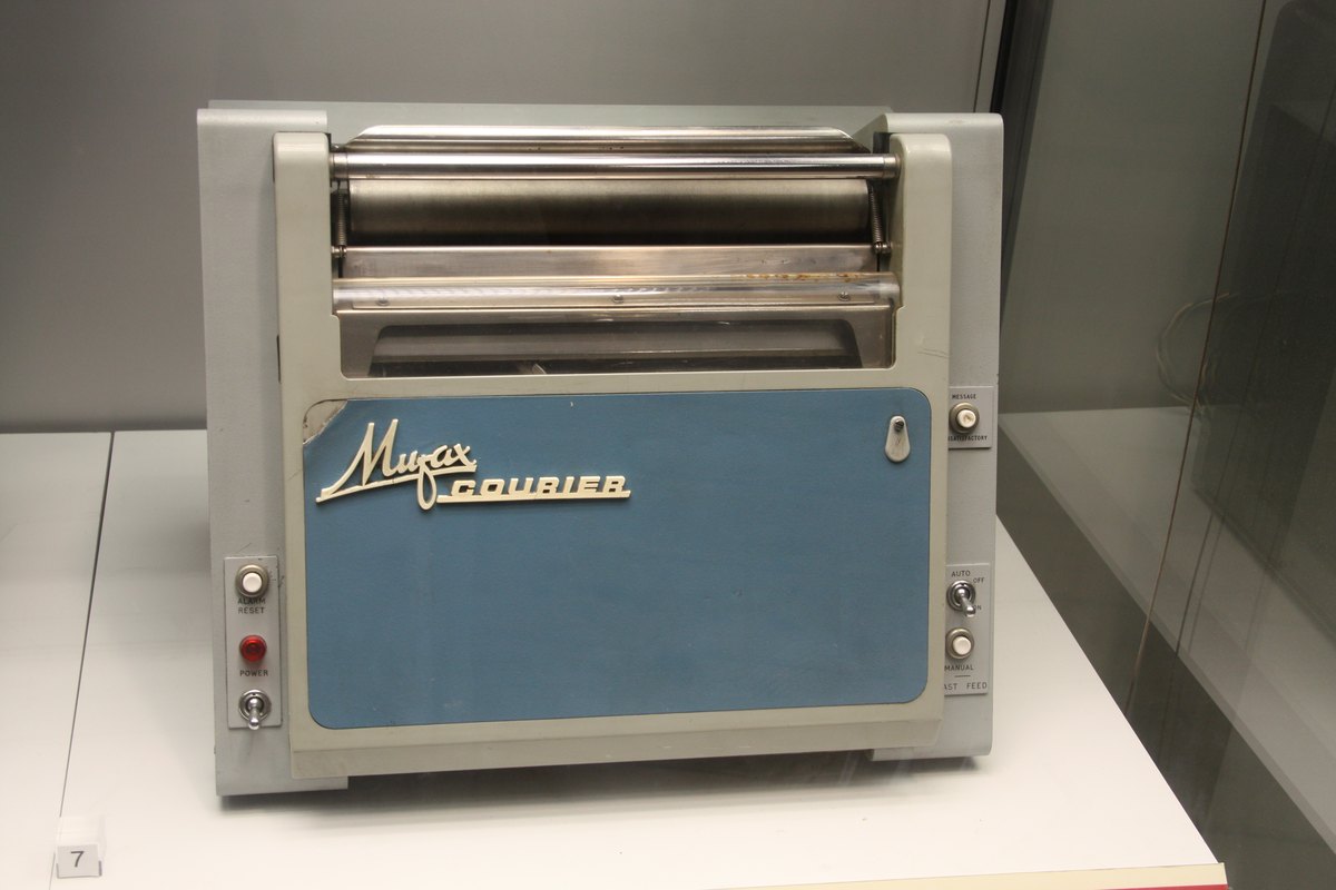 Mufax Courier receiving half