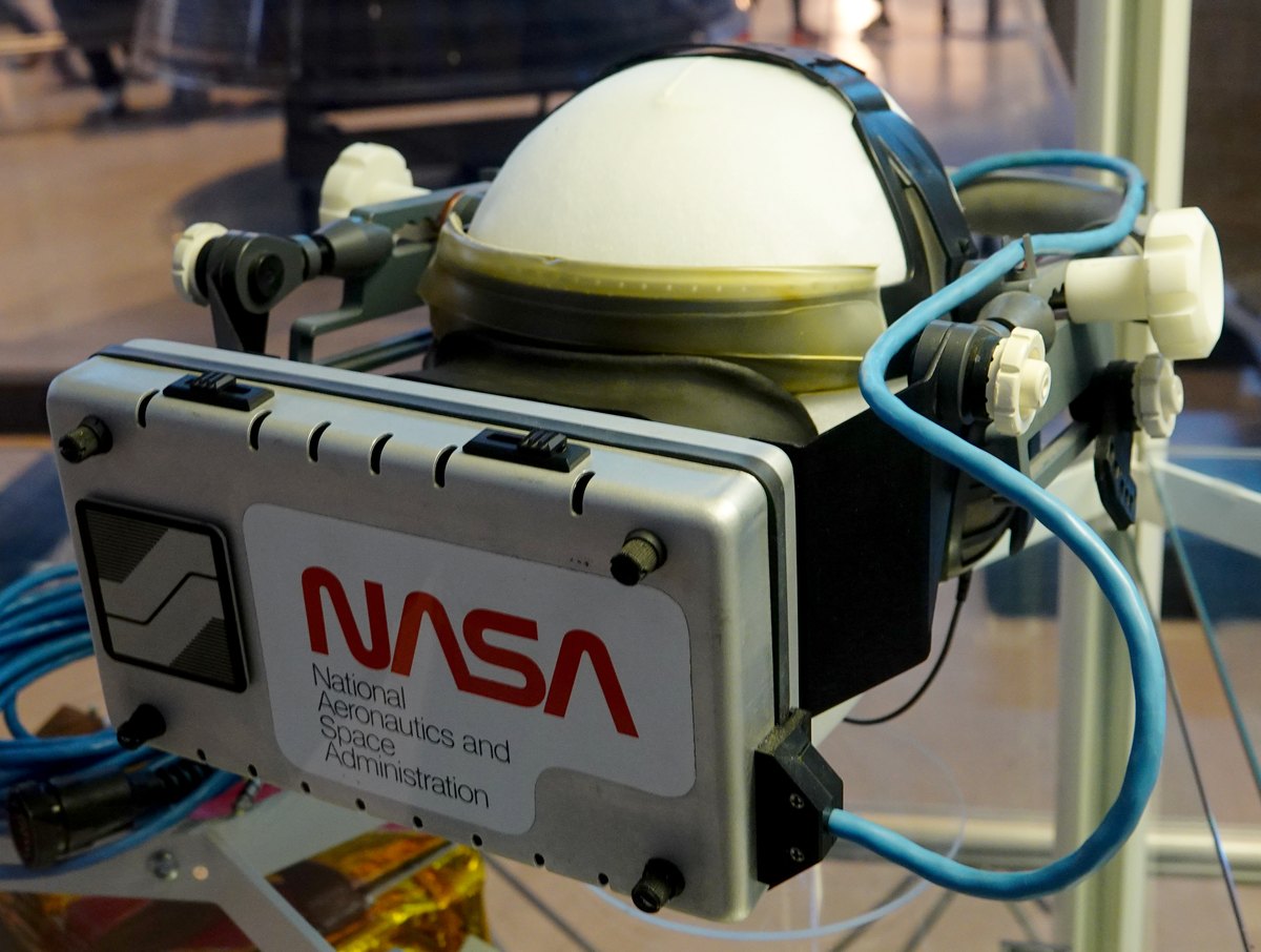 NASA Ames Virtual Reality Headset (1985) archival photograph