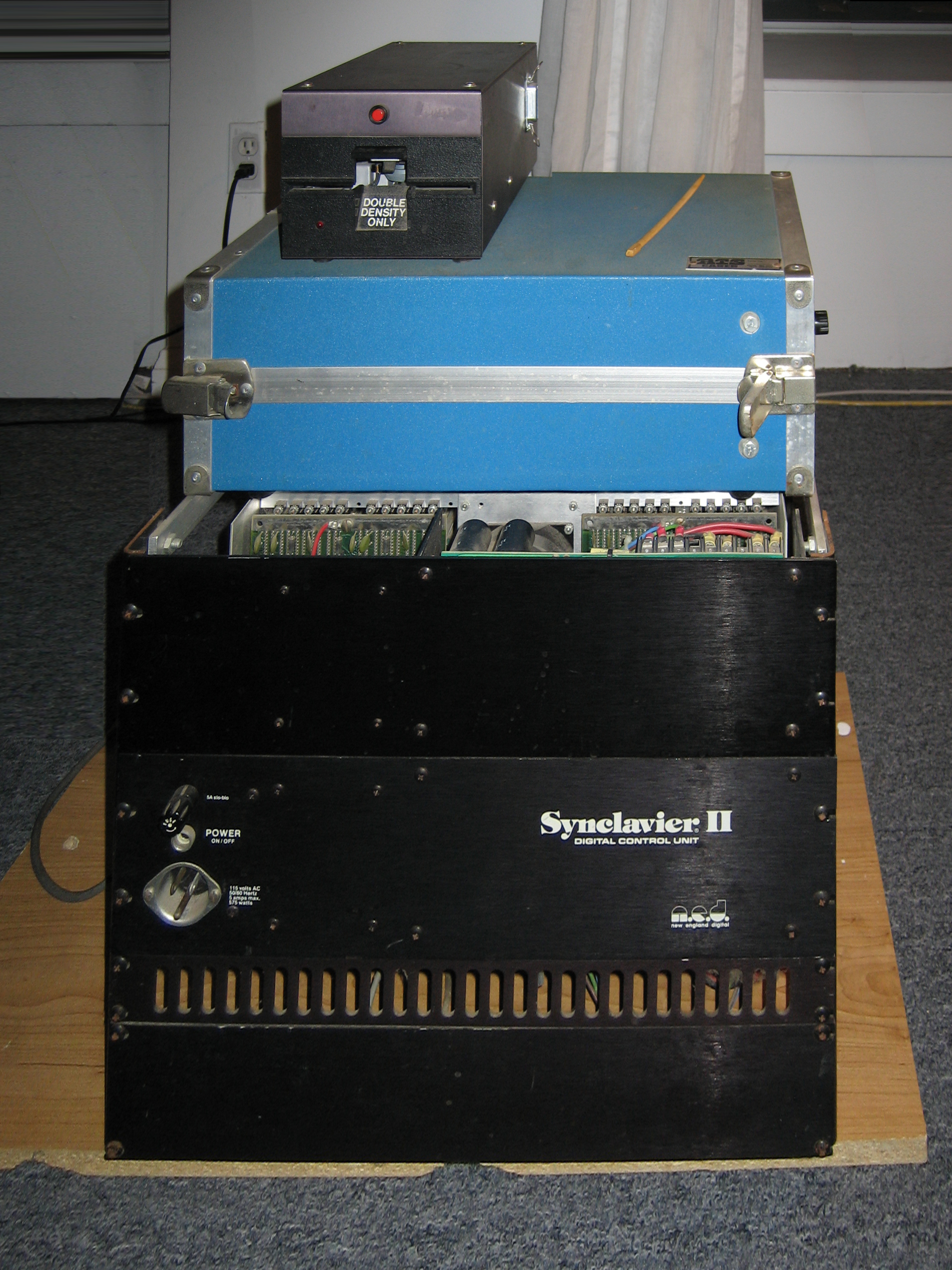 Synclavier II with floppy disc drive