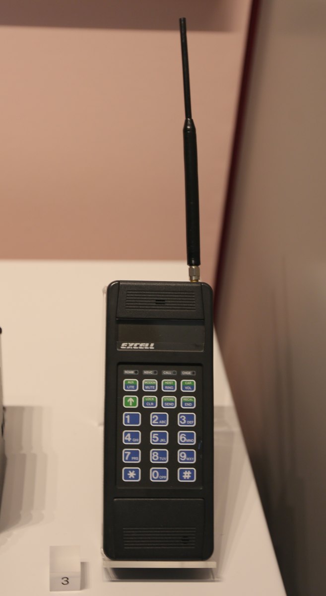 Technophone Excell M1 / PC105T (Pocketphone) (1986) archival photograph