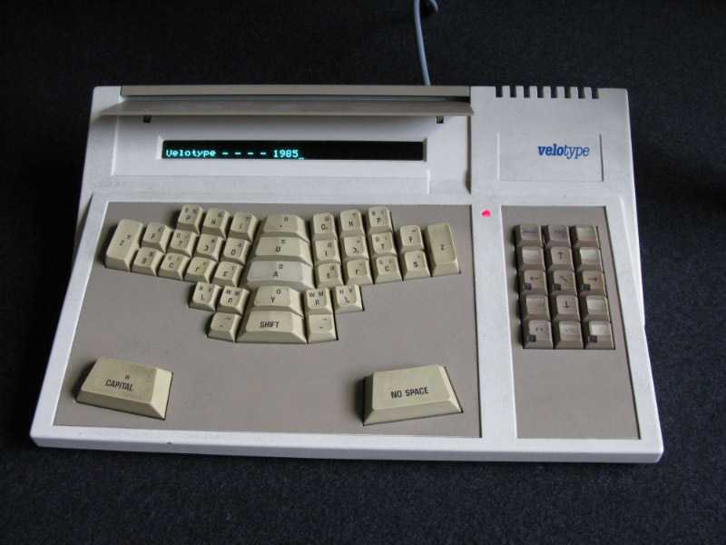 The electronic Velotype keyboard as produced in 1985. CC BY-SA 3.0, Wikimedia Commons.